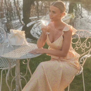 Söker! - Söker denna klänning från bubbleroom🧡