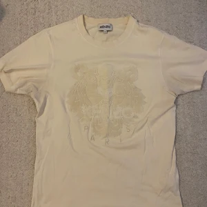 Kenzotshirt - En cremevit kenzo T-shirt
