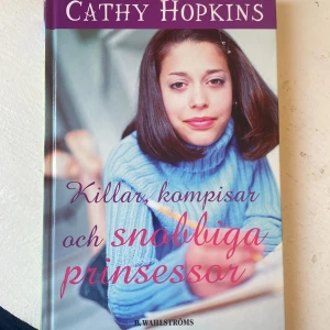 Killar, kompisar och snobbiga prinsessor - En charmig och rolig bok om Nesta som navigerar kärlek, vänskap och tjejdrama i London. Perfekt för dig som gillar berättelser om relationer, vänskap och att hitta sig själv bland snobbiga prinsessor och coola killar.