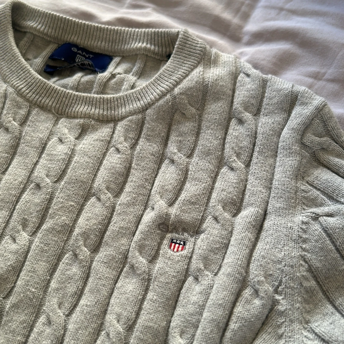 Grå kabelstickad tröja från GANT - 2