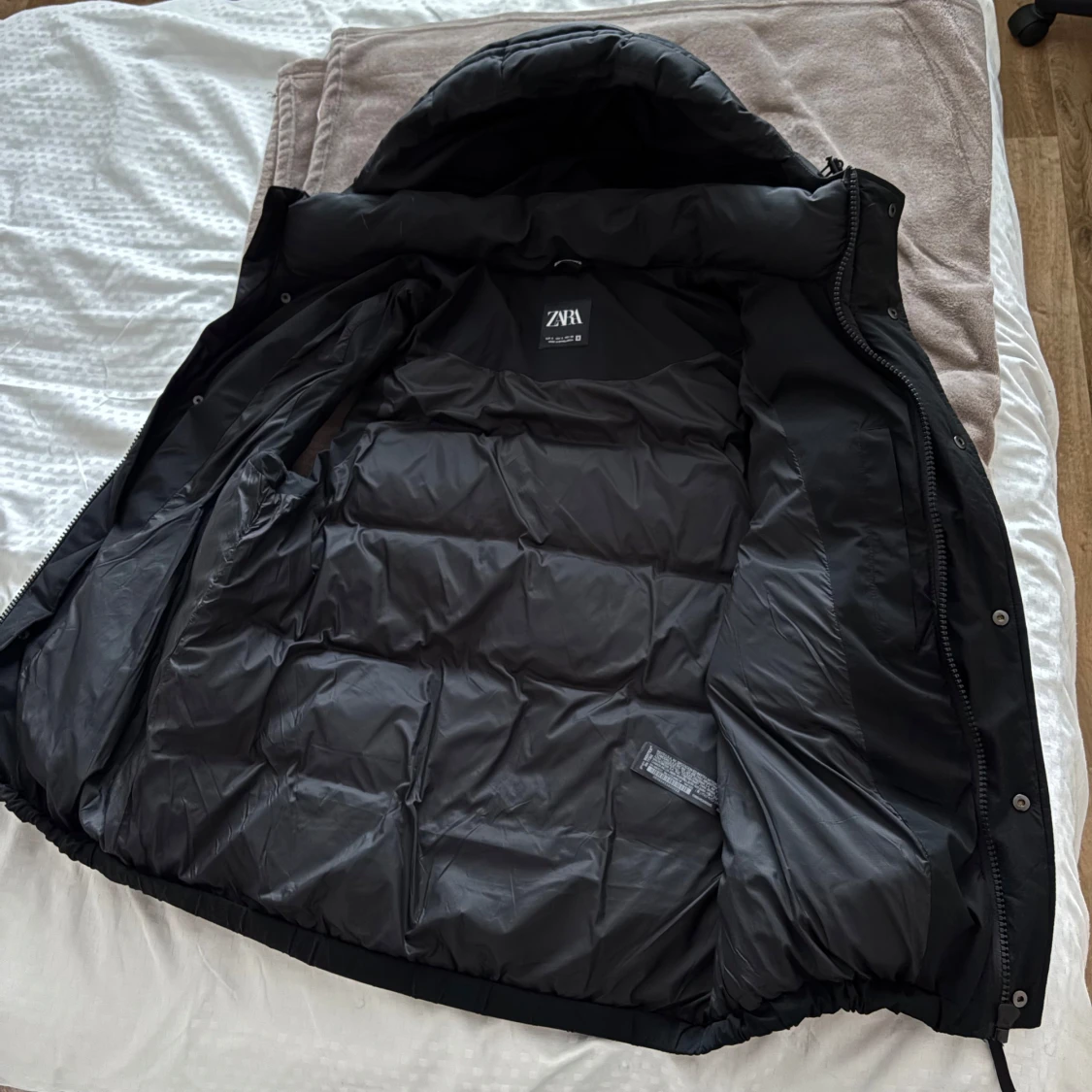 Svart dunväst från Zara