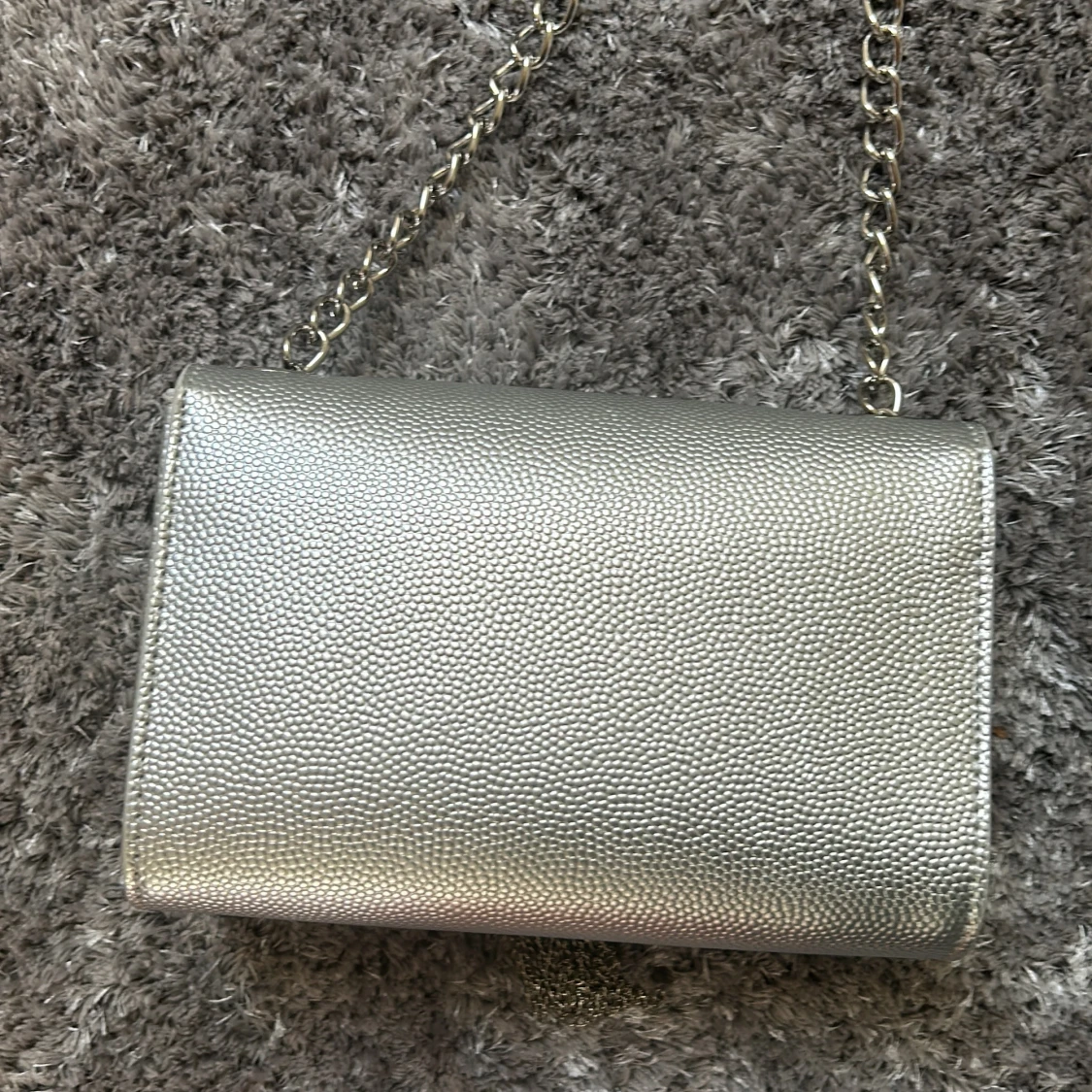 Silverfärgad axelväska från Mario Valentino - 2