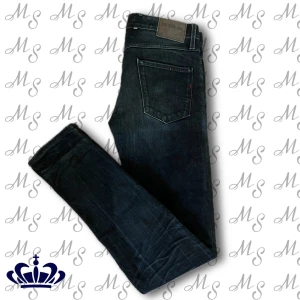 Replay Anbass - Extremt snygga Replay Anbass jeans utan några skavanker! På lappen står det 30/34.