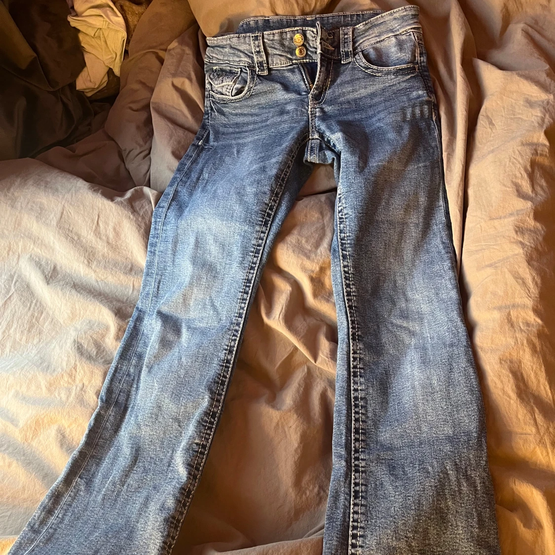 Lågmidjade jeans från Gina Tricot - 1