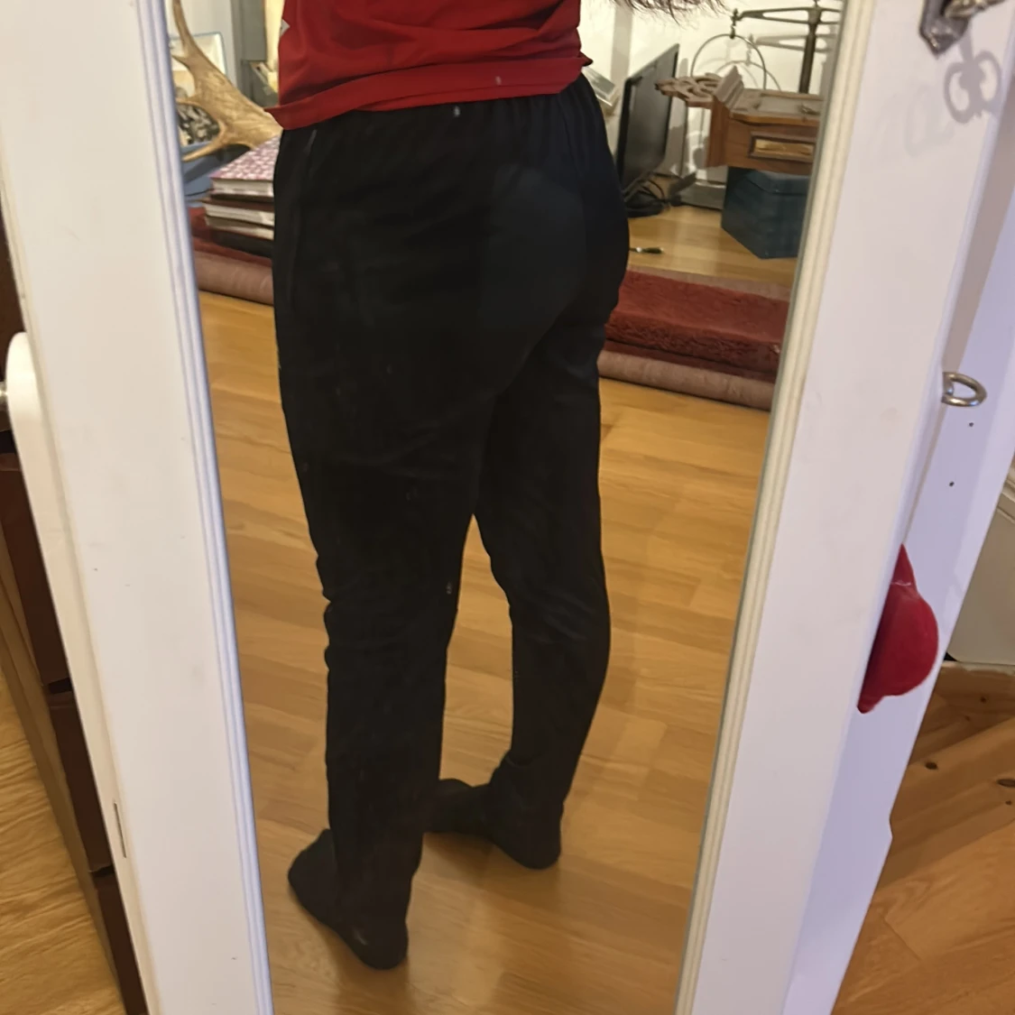 Svarta träningsbyxor med tryck - 1