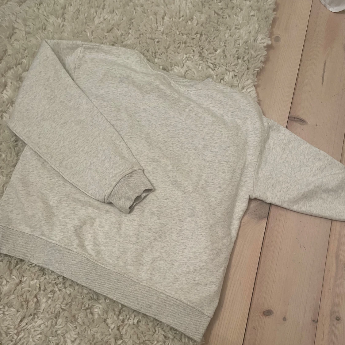 Grå sweatshirt med tryck - 2