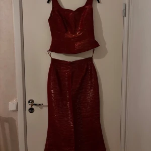 Röd glittrig set - Endast använd en gång