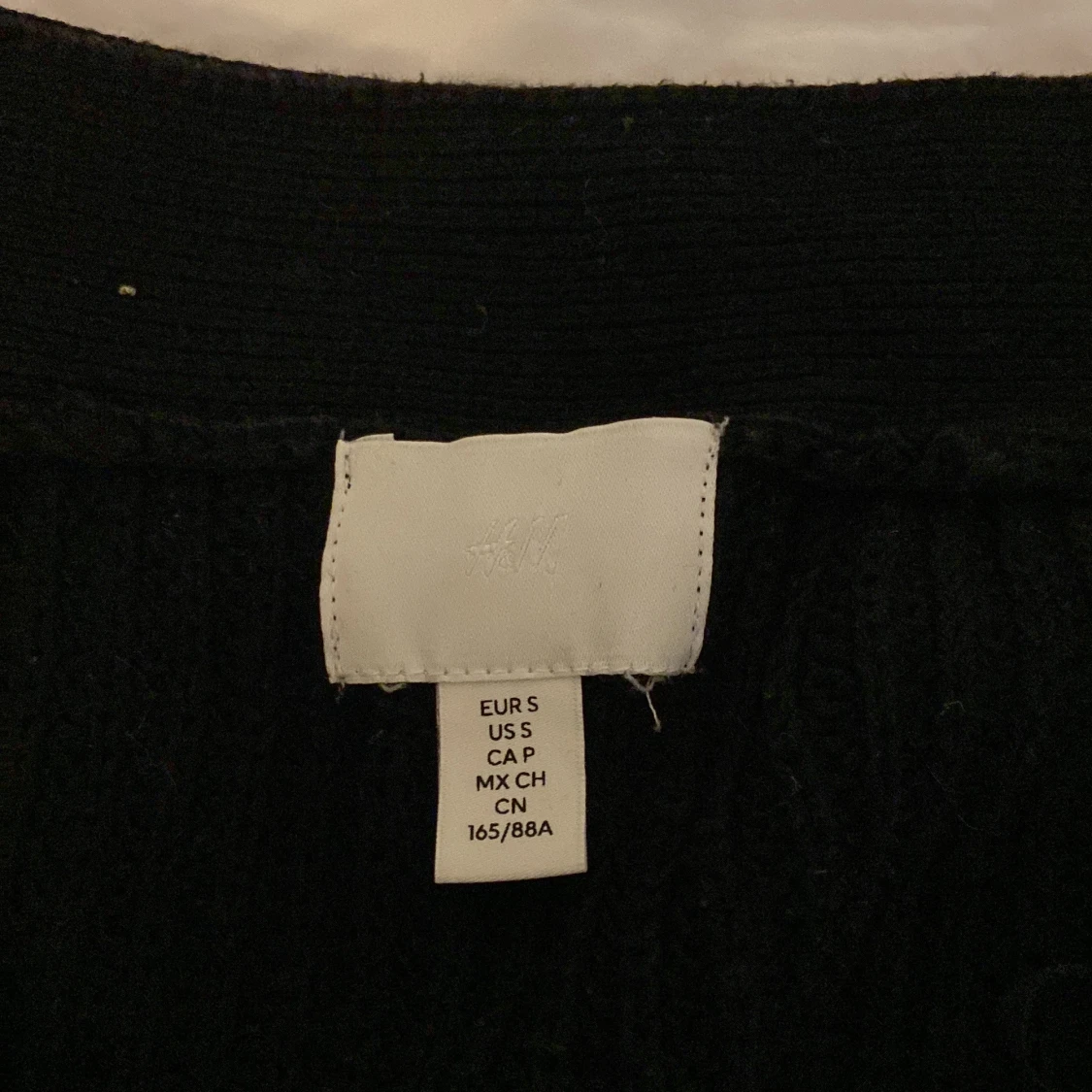 Svart kofta med knappar - 1