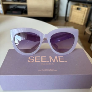 Lila solglasögon från Chimi - Snygga lila solglasögon från chimis kollektion med ginatricot