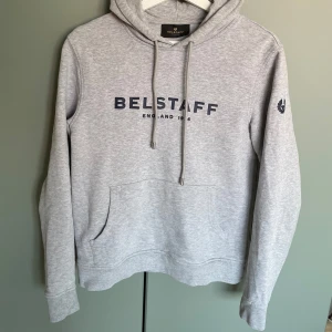 Belstaff hoodie  - Belstaff ”grisch” hoodie | Storlek: S | Nypris: 1900kr | riktigt snygg  & bra kvalitet,  fint skick, inga defekter 👌🍾