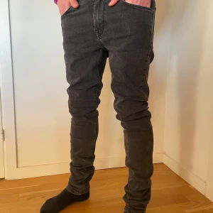 J.Lindeberg slim jeans - Ett par stilrena jeans från J.Lindeberg. Jeanser är storlek w32.