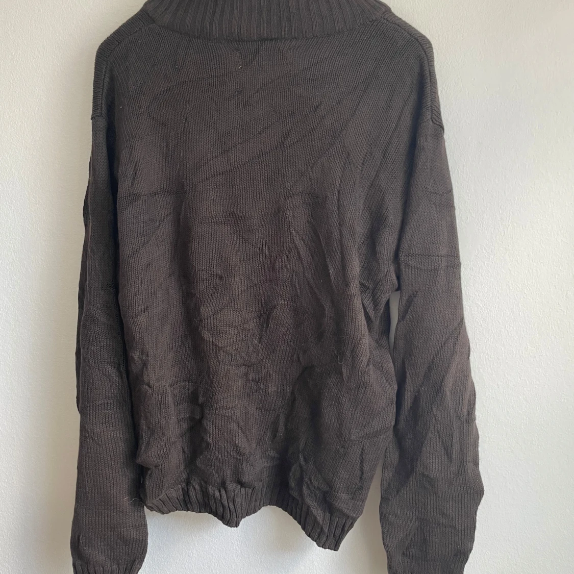 Brun stickad tröja - 1