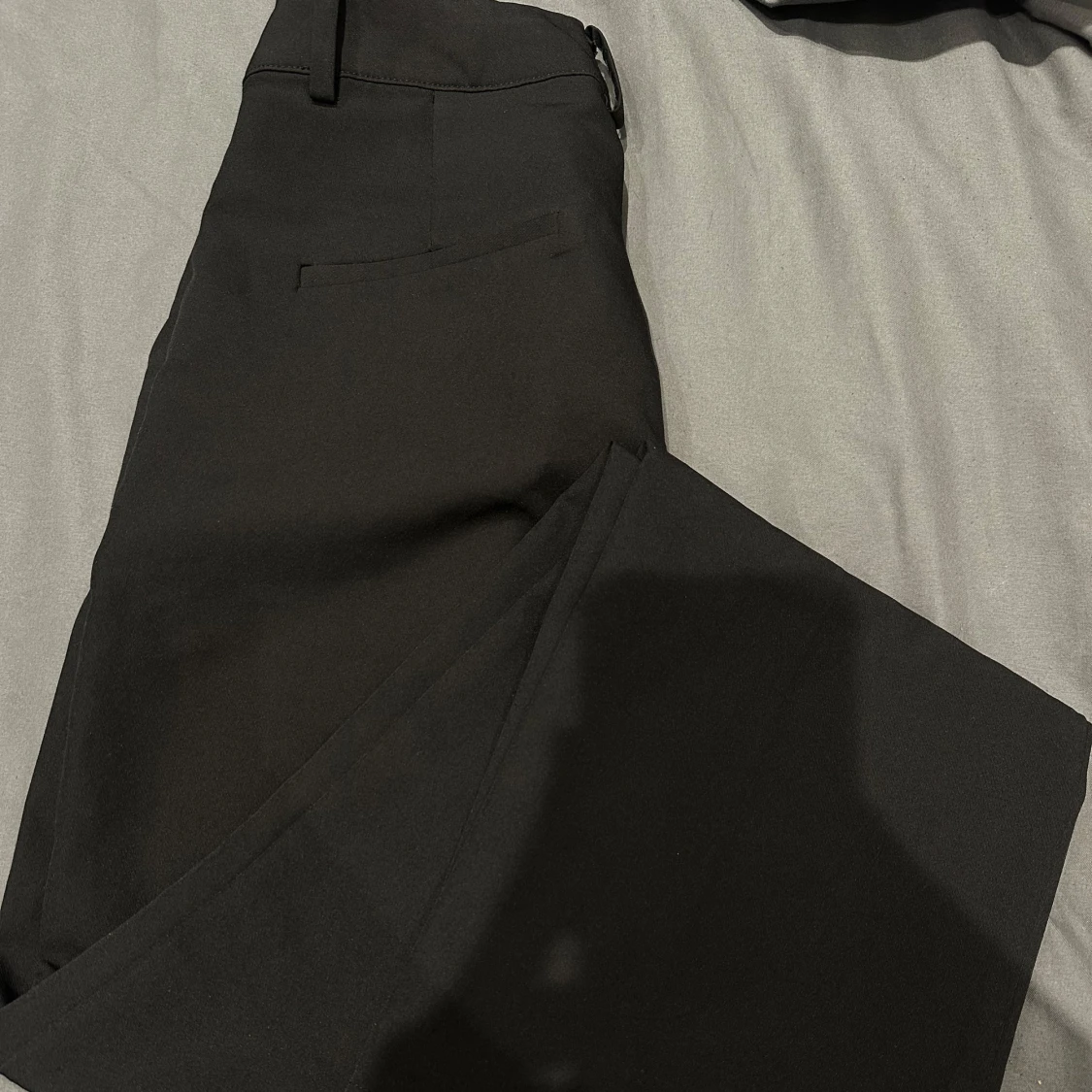 Svarta kostymbyxor från BikBok - 3