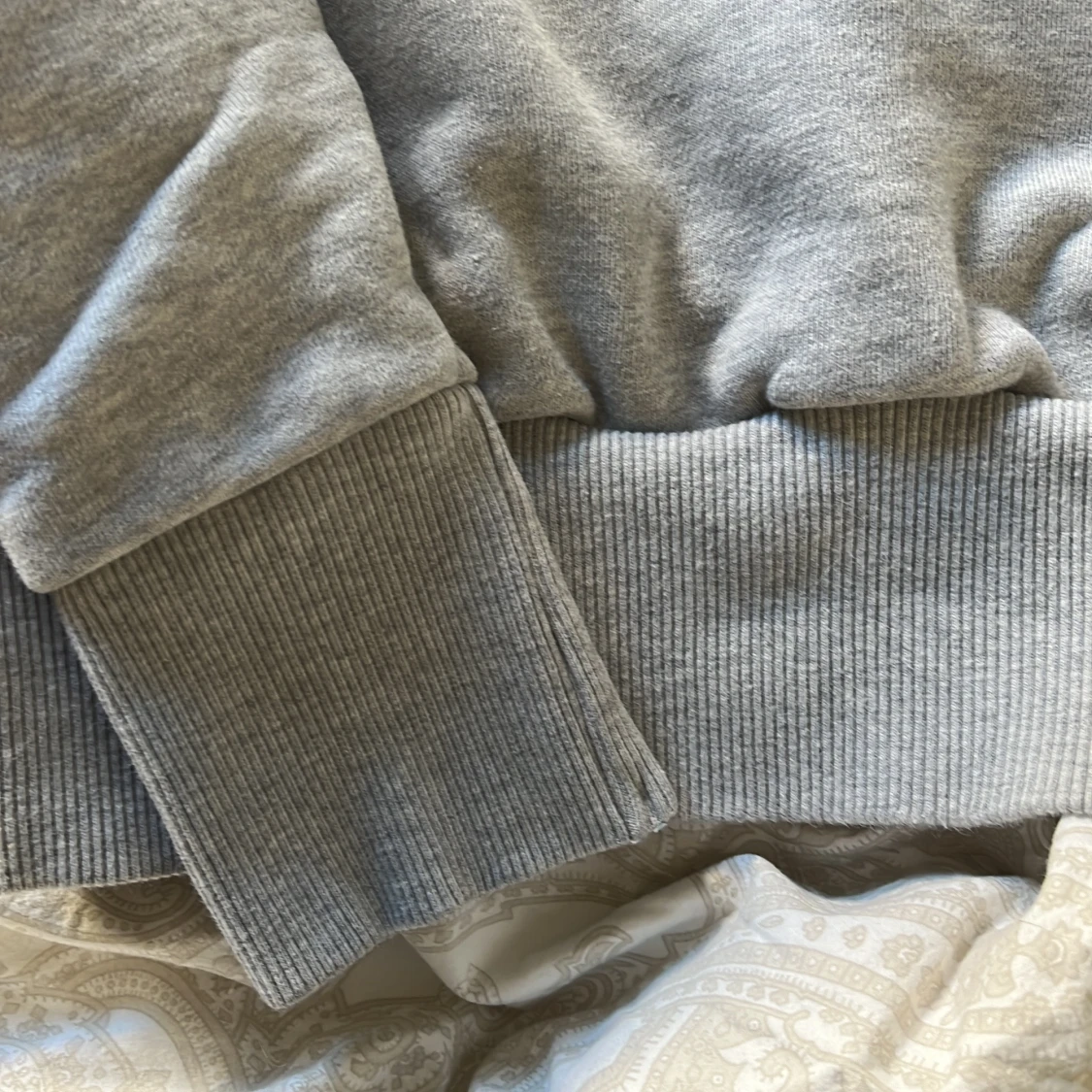 Grå sweatshirt från Tommy Jeans - 1