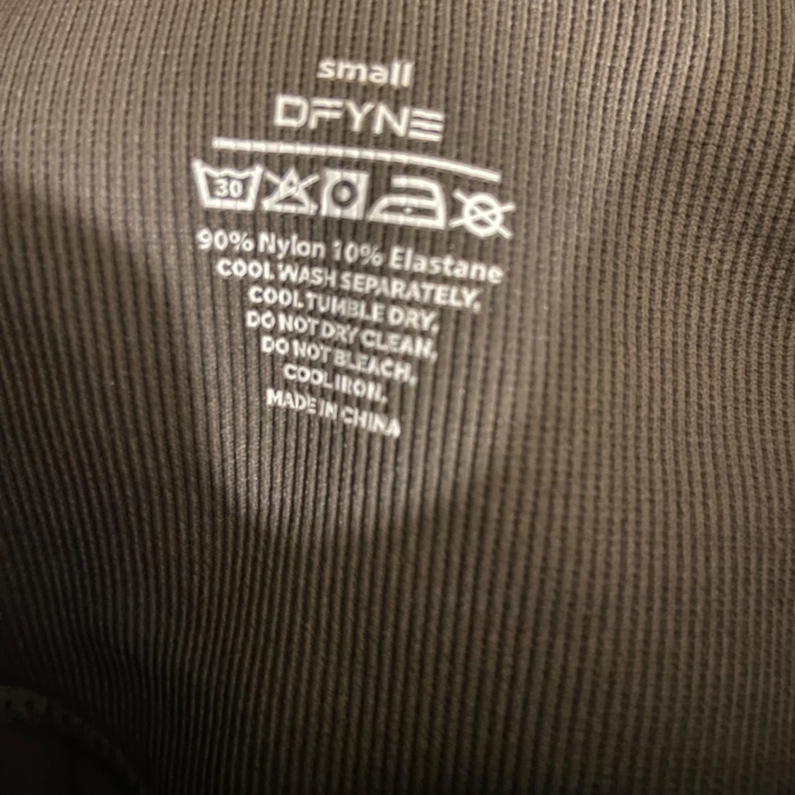 Olivgrönt  träningsset från DFYNE - 2