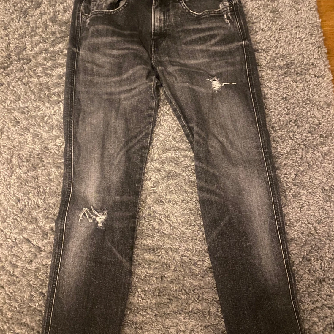 Svarta replay anbass med slitningar