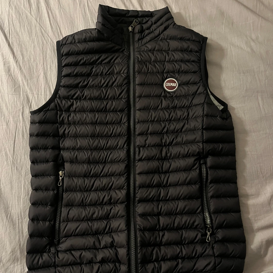 Svart dunväst från Colmar (nytt skick)