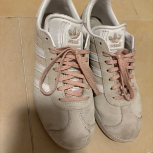 Adidas Gazelle stl 38 - Adidas Gazelle. Använda men i fint skick 