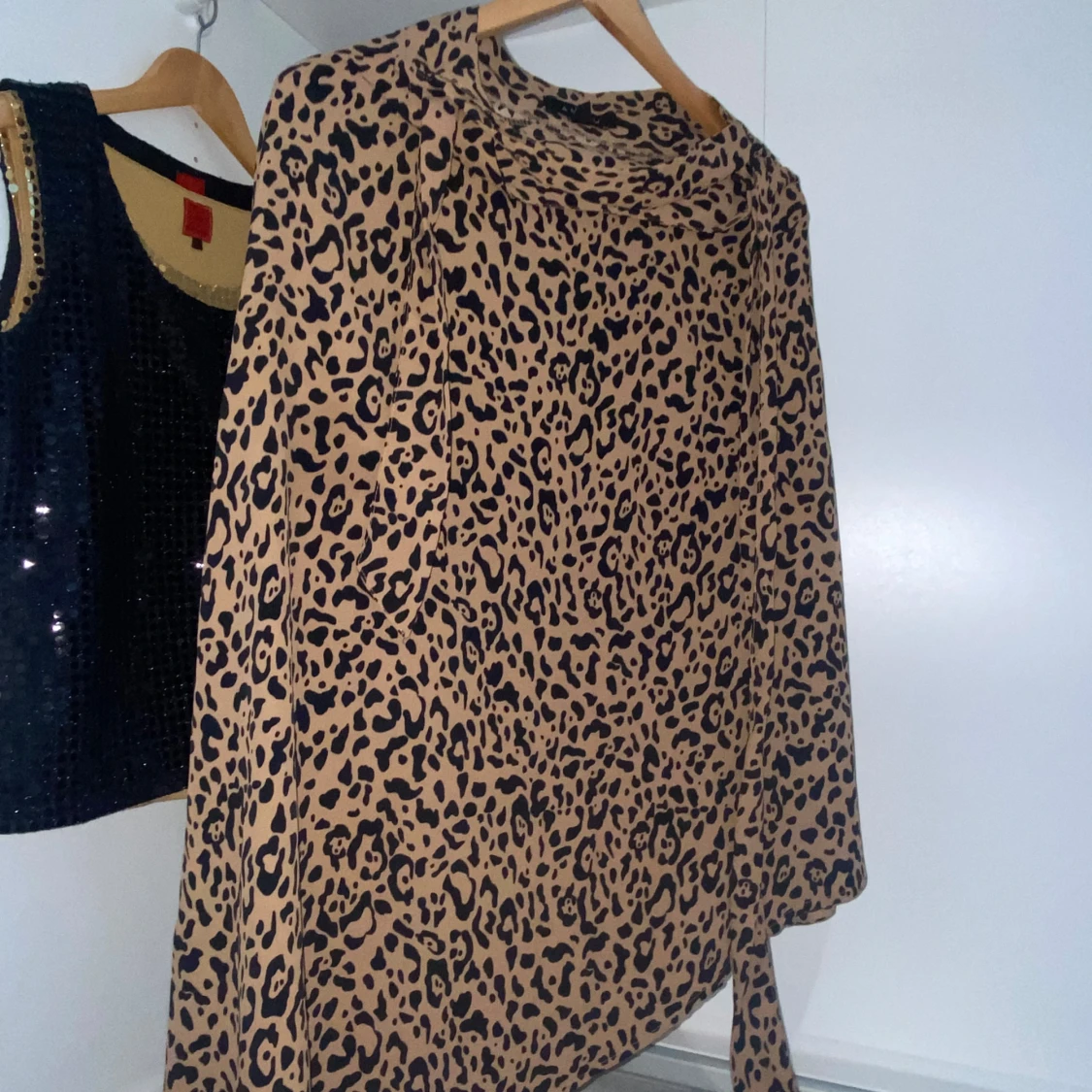 Leopardmönstrad kjol från Amisu