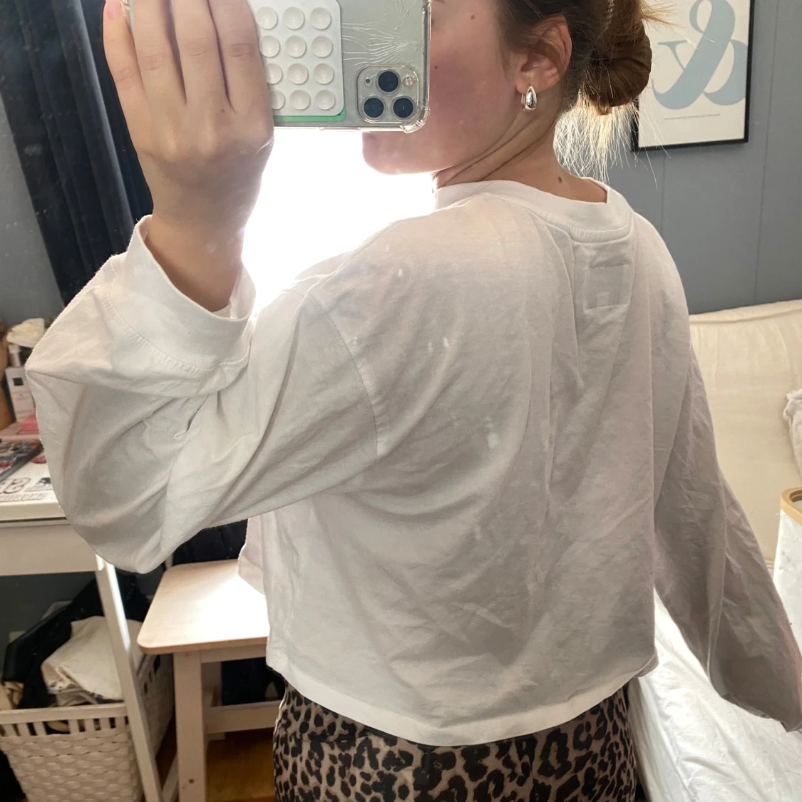 Vit croppad långärmad tröja med tryck - 2