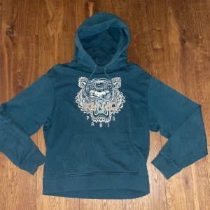 Kenzo Hoodie - •500kr •9/10 i skick •Str Small •Inget OG medföljer 