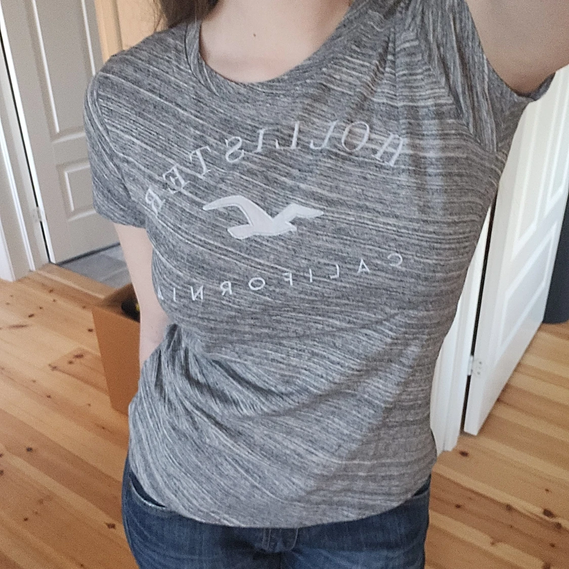 Grå t-shirt från Hollister - 1