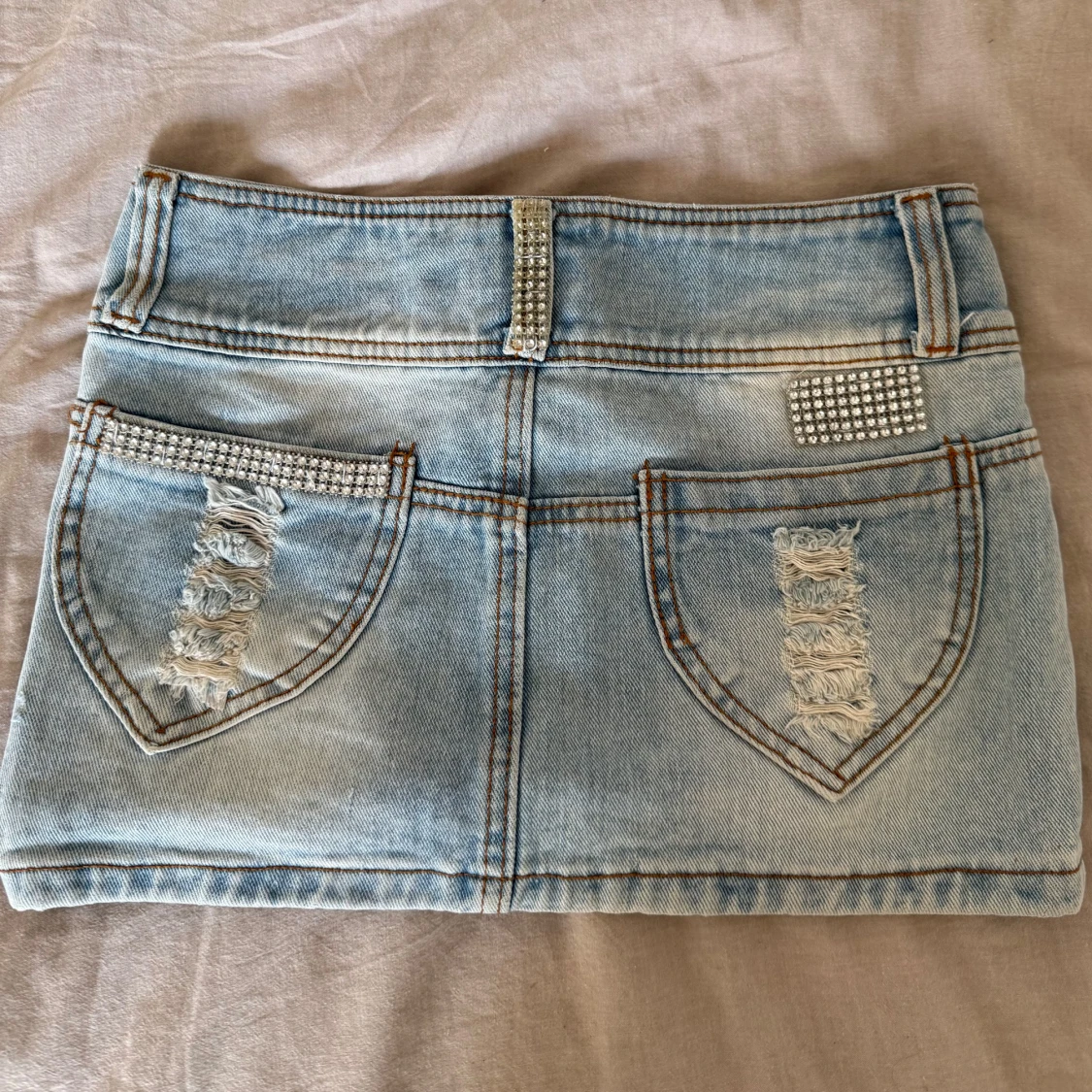 Jeanskjol med strassdetaljer från Sugarlink - 1