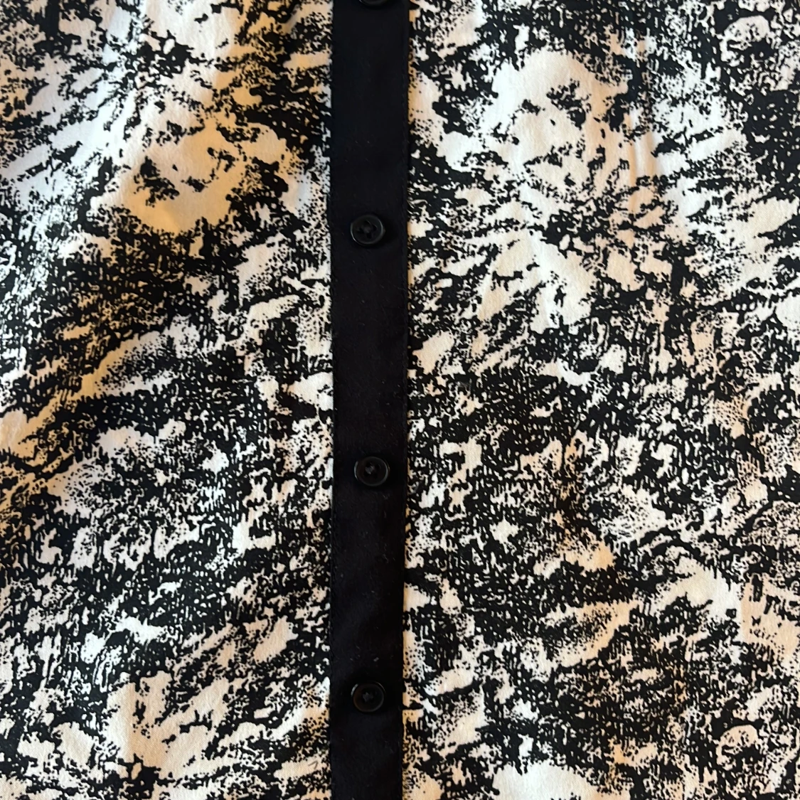 Svartvit mönstrad linnetopp från Vero Moda - 2