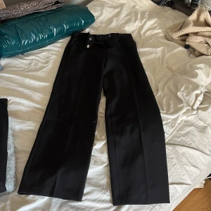 kostymbyxor - nya kostymbyxor från bikbon som inte kommit till användning