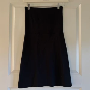 Tube dress Djerf Avenue  - Svart tubklänning i storlek m. Passar även en s! ☺️fint skick 