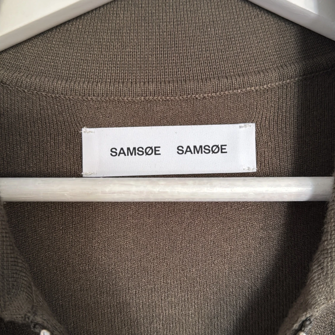 Mörkgrön stickad tröja med dragkedja från Samsøe Samsøe - 1