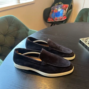 Massimo Dutti loafers - Mörkblåa Massimo Dutti loafers. Storlek 41. Nya utan några defekter