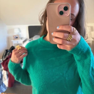 Turkos stickad tröja - Säljer en turkos stickad tröja💘💘