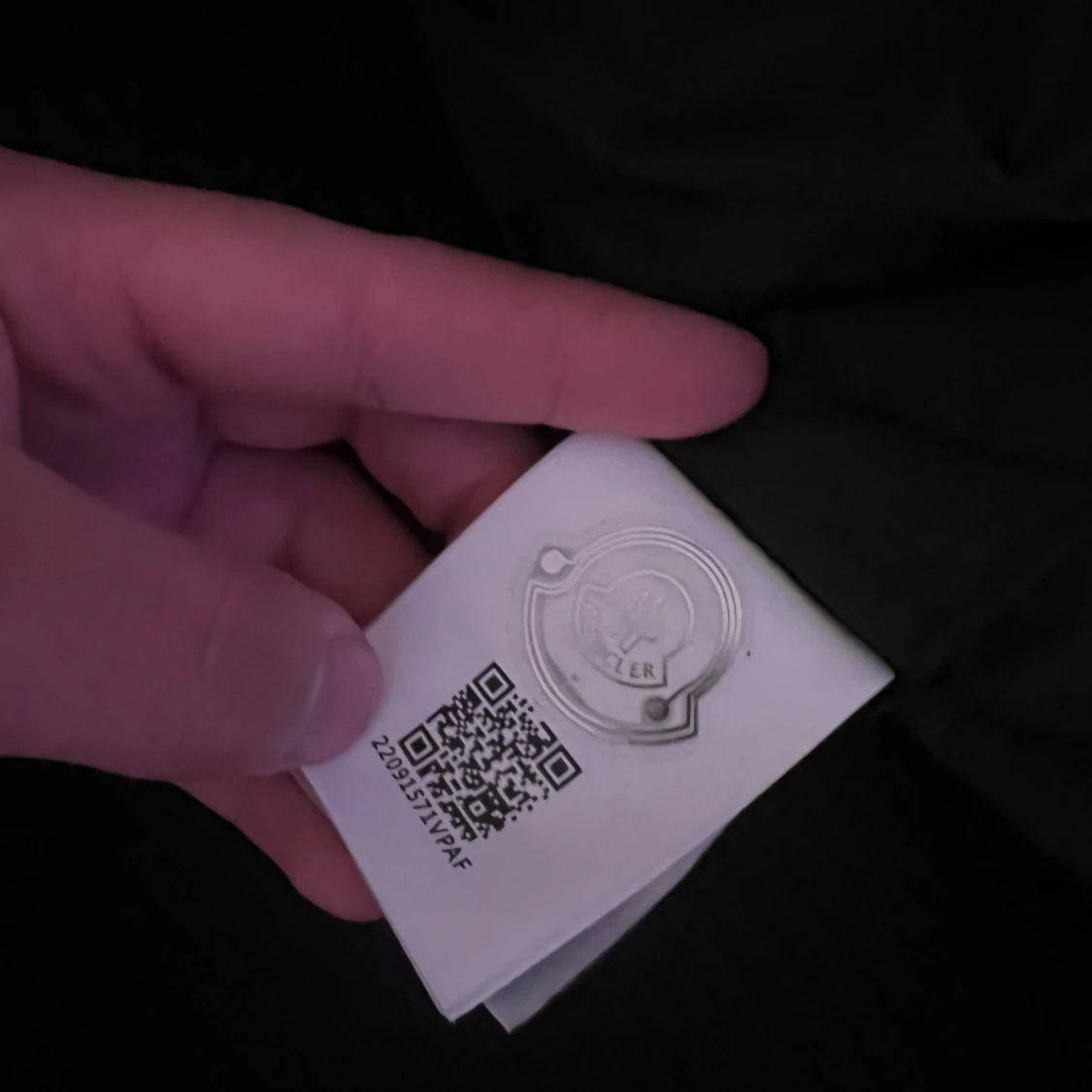 Svart pufferjacka med stickade ärmar från Moncler - 3