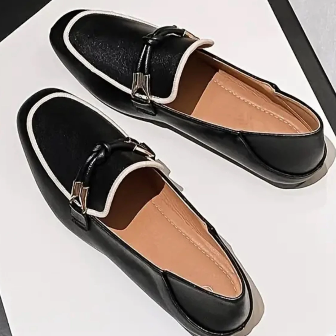 Svarta loafers med vit kant - 1