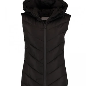 Svart lång dunväst från Zara - Säljer en svart lång dunväst från Zara med huva och dragkedja framtill. Västen har ett stilrent, vadderat mönster och är perfekt för lager-på-lager under kyliga dagar. Snygg och enkel att matcha till olika outfits. O knappt använd!