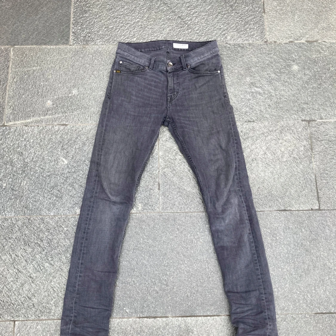Grå jeans från Tiger of Sweden - 1