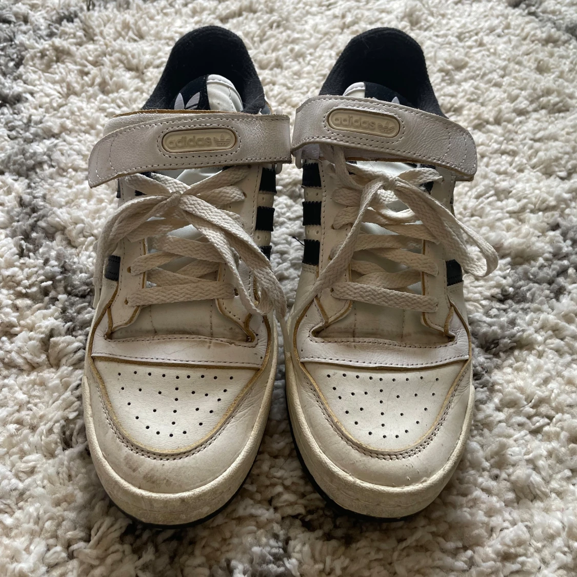 Adidas Forum Low svart/vita - 3