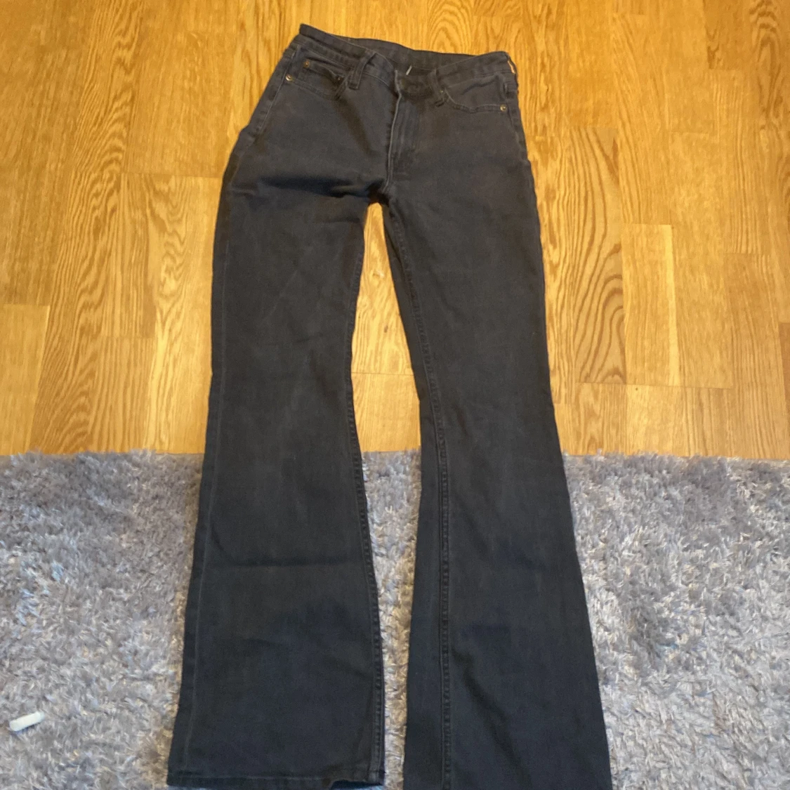 Svarta bootcut jeans