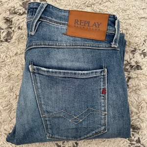 Replay Anbass jeans - Säljer dessa Replay jeans i modellen Anbass! | Skick 8/10 | Nypris +1800kr, säljer endast för 799kr | Hör av dig vid frågor!