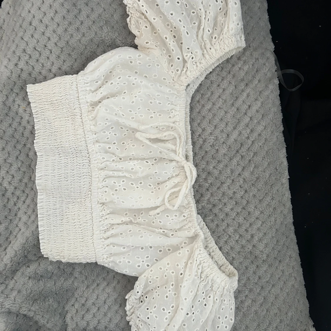 Vit croppad blus från FB Sister