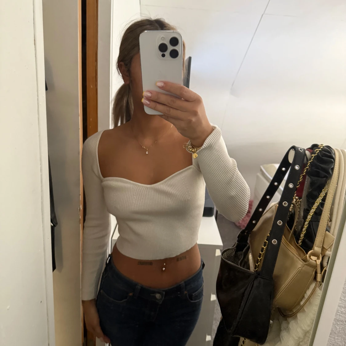 Vit ribbad offshoulder topp - 1