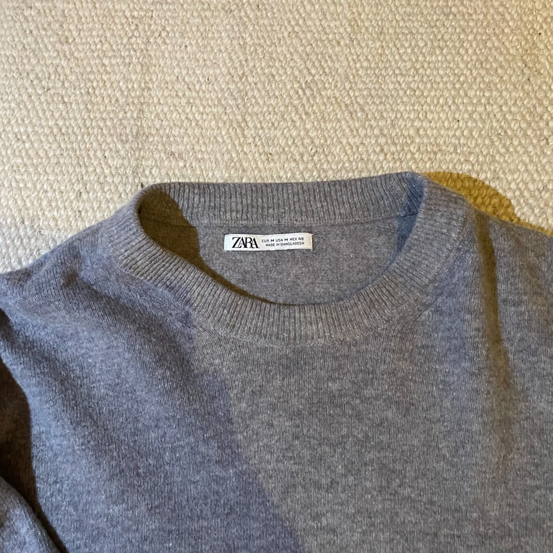 Grå stickad tröja från Zara - 1