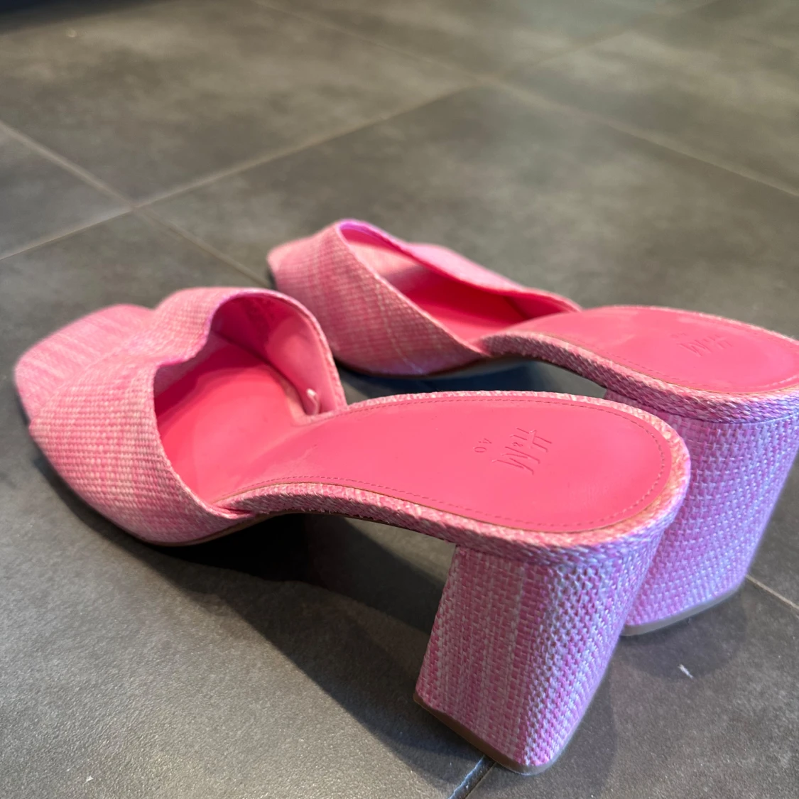 Rosa sandaler med klack från H&M - 1