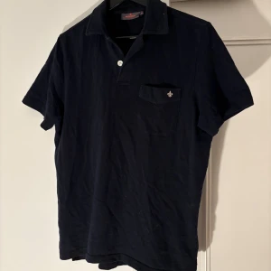 Morris piké - Säljer en Morris piké i toppskick. Köpt i Morris butik för ett år sen, använd ett fåtal gånger och är riktigt fräsch. Storlek XS men sitter mer som S och passar mig med S, hör av er vid frågor!