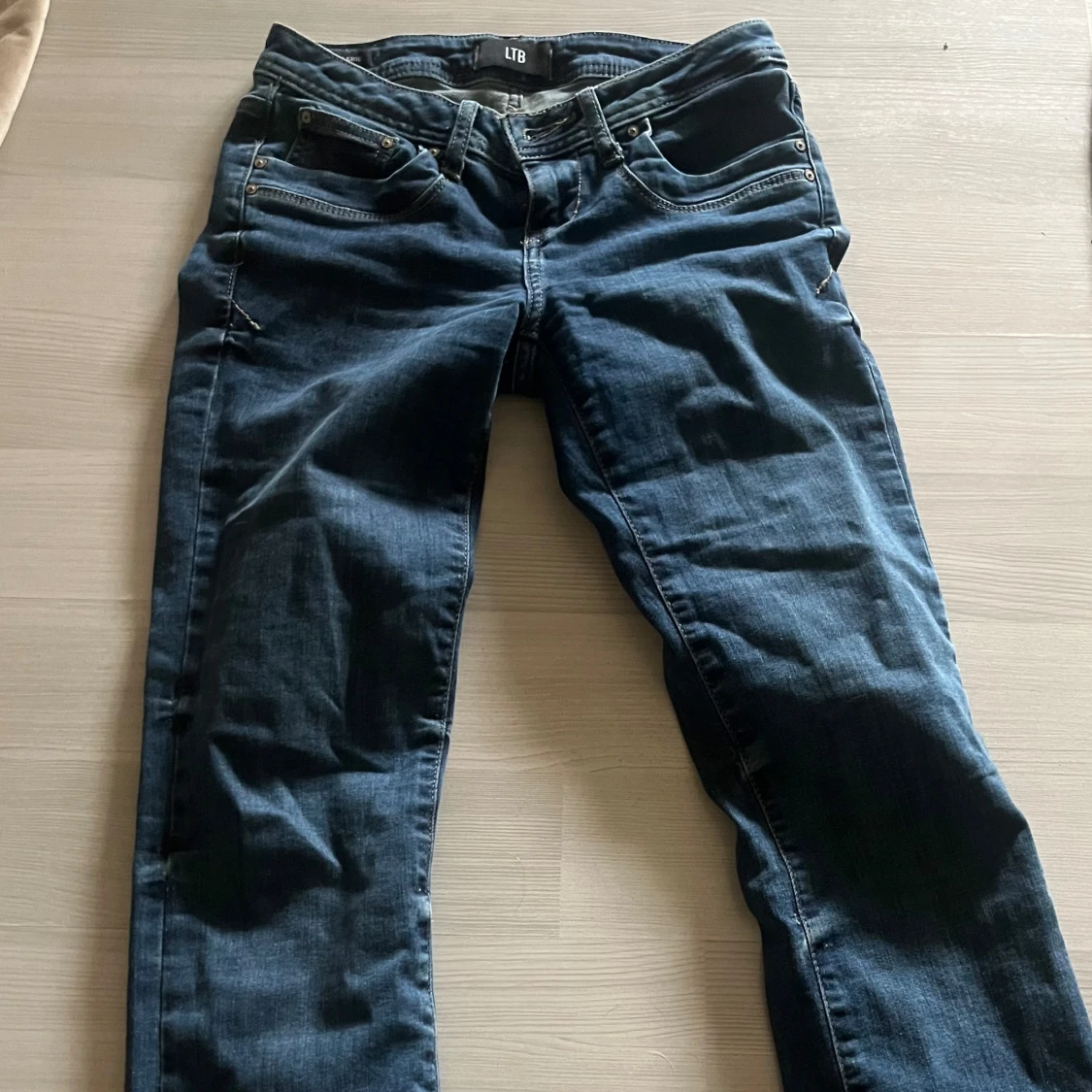 Mörkblå jeansbyxor från LTB - 1