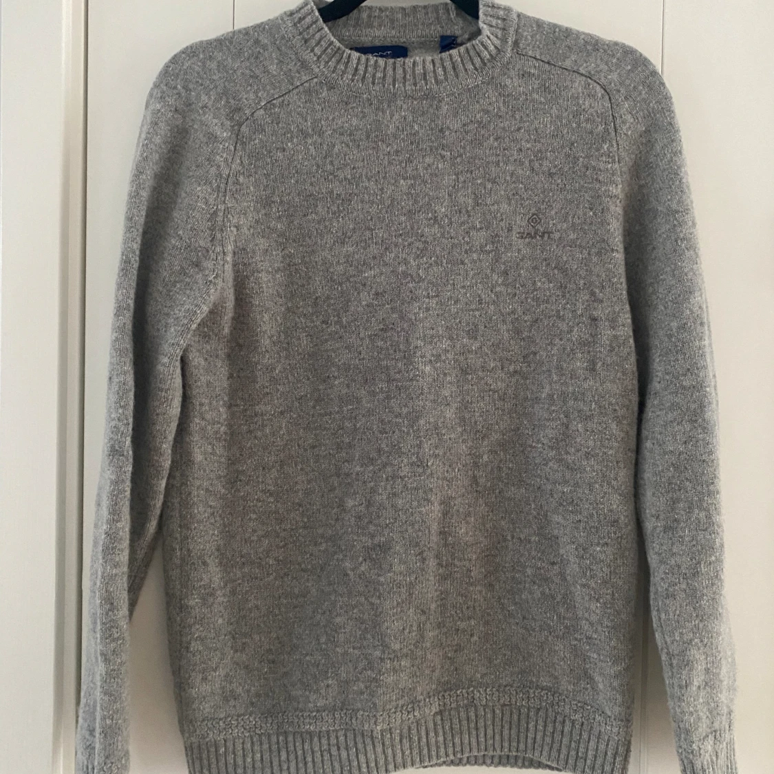 Ny grå stickad tröja i 100% ull från Gant i strl S