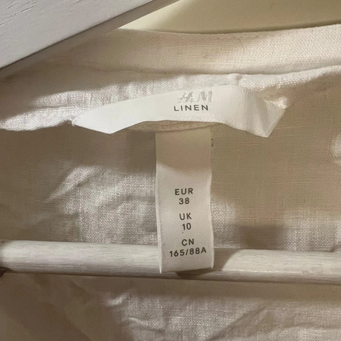 Vit omlottopp i linne från H&M - 1