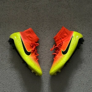 Nike Magista Obra 1 - Säljer dessa (Officiella EM 2016) Nike Magista Obra 1 FG. De är använda endast ett fåtal gånger, precis som nya!