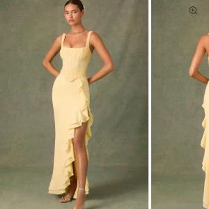 Oh polly klänning  - Säljer nu min jätte fina bal klänning från oh polly som bara är använd en gång och är i jätte bra skick. Den är även slutsåld🥰 storlek 4 (32) men passar även 34, nypris 2100kr mitt pris 1400kr❤️